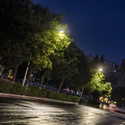 夜景下模糊的温暖