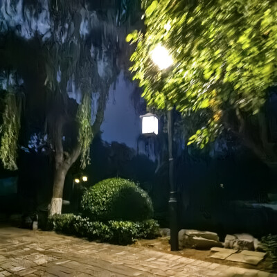 夜景下模糊的温暖