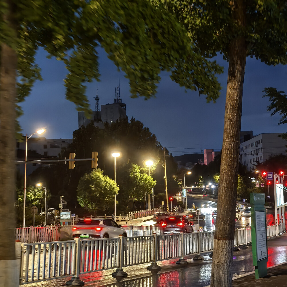 夜景下模糊的温暖