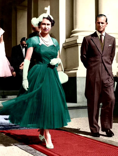  Her Majesty Queen Elizabeth II 