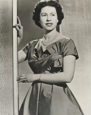  Her Majesty Queen Elizabeth II ，1958