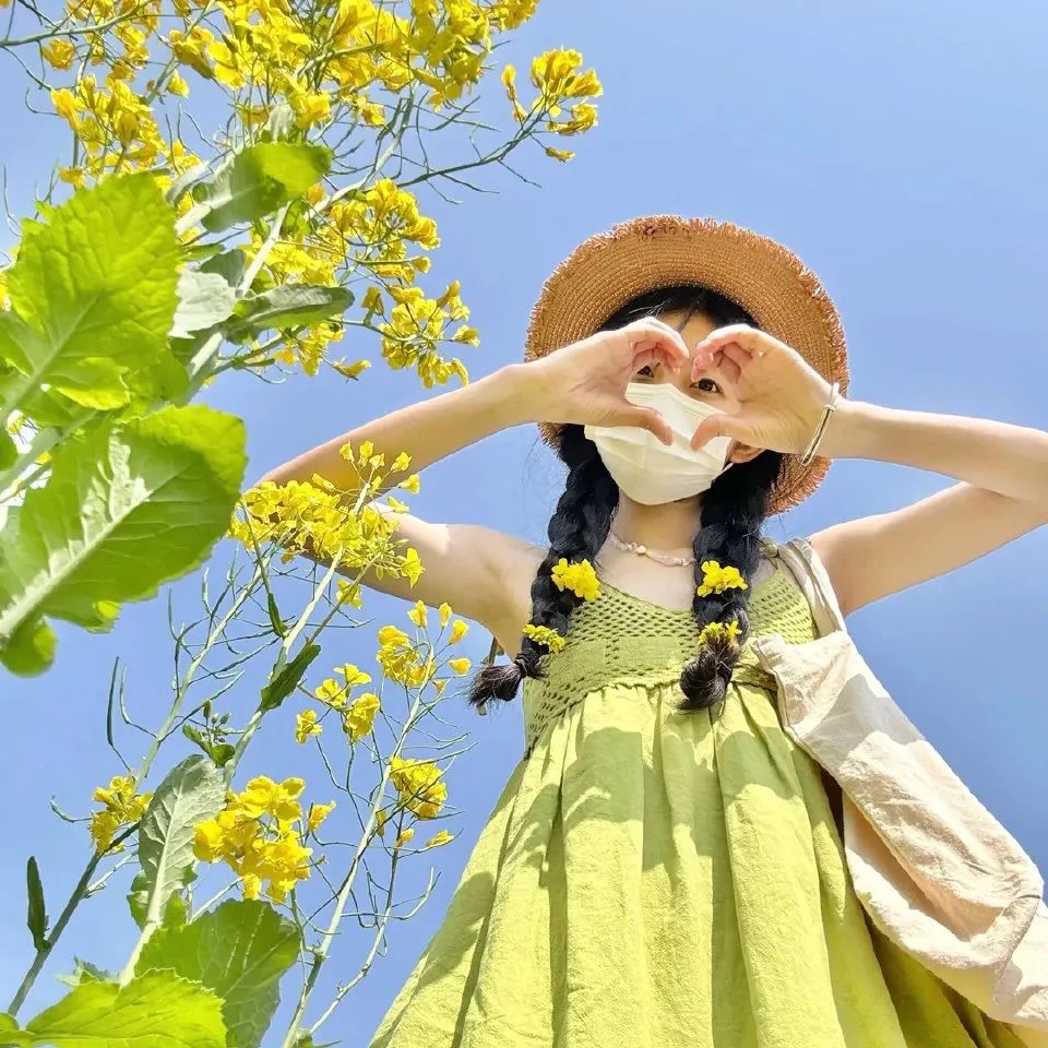春日浪漫发光少女头像
