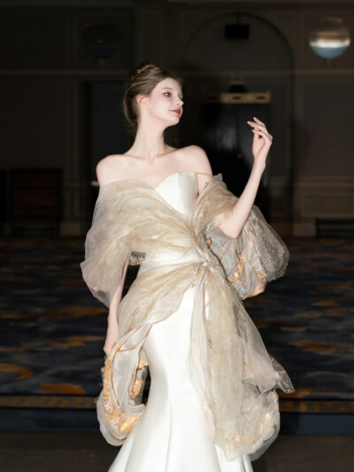 @TheBestBridal圣白婚纱: 御用模特Sofia 