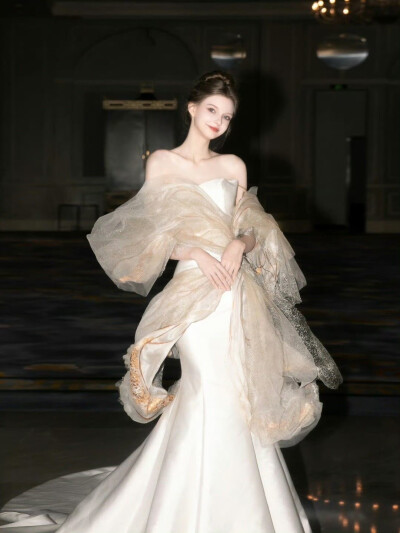 @TheBestBridal圣白婚纱: 御用模特Sofia 