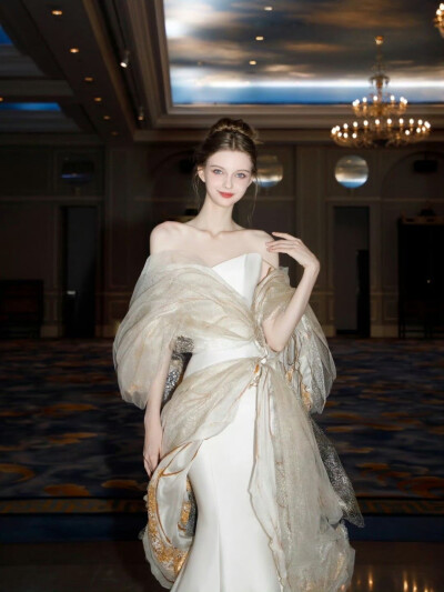 @TheBestBridal圣白婚纱: 御用模特Sofia 