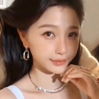 传闻中温柔可人的世家大小姐