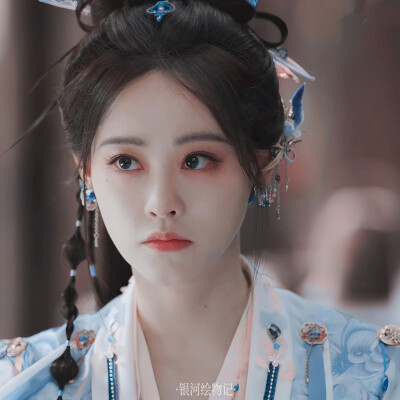 少女的无序由天真构成。