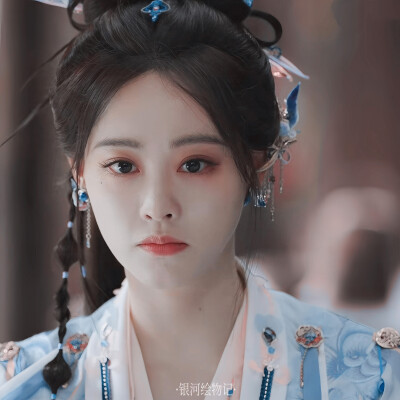 少女的无序由天真构成。
