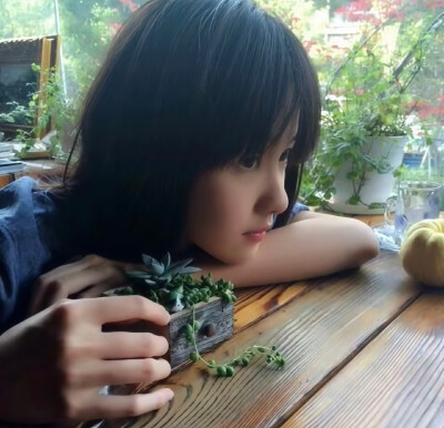 陈都灵早期头像