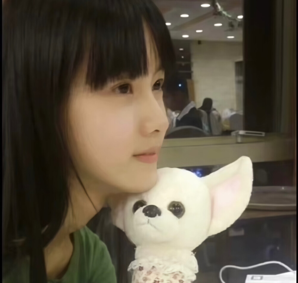 陈都灵早期头像