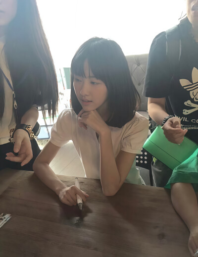 陈都灵早期头像