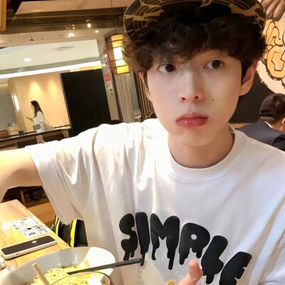 2025年好看新年男头像礼貌九张