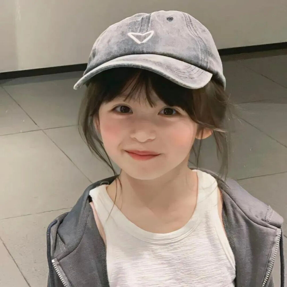 2025年小孩新年头像礼貌四张