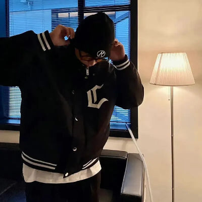 2025年好看新年男头像礼貌九张