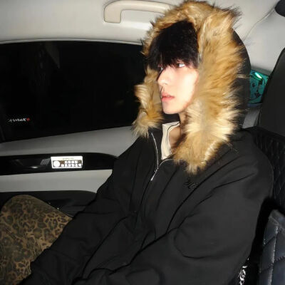 2025年好看新年男头像礼貌九张