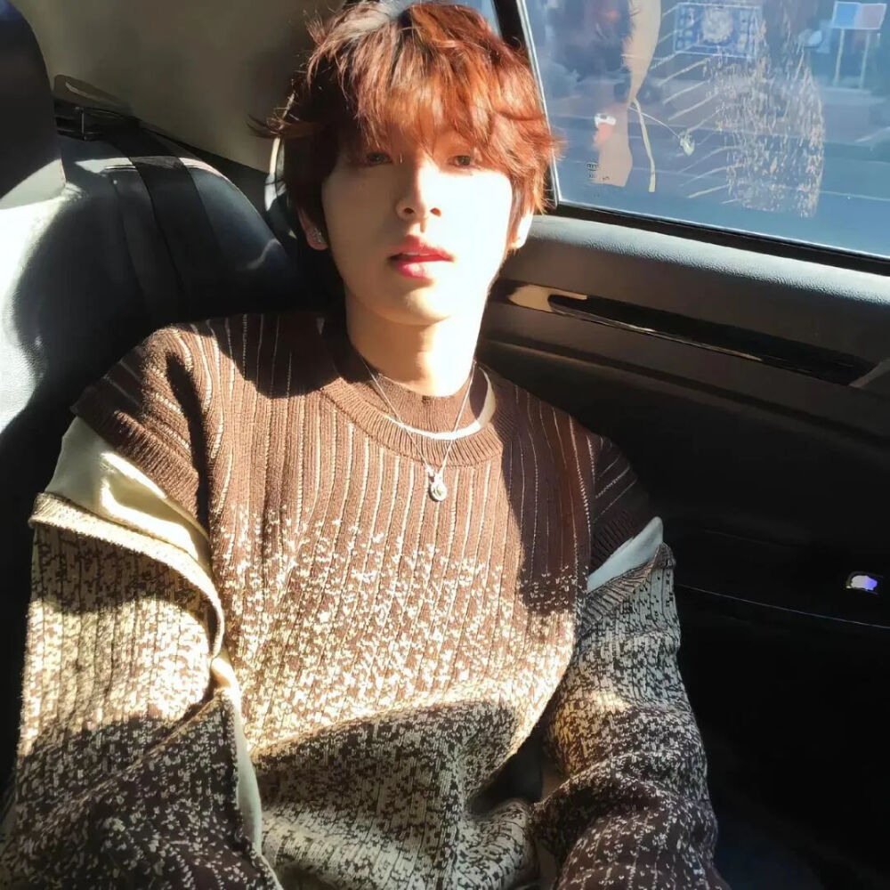 2025年好看新年男头像礼貌九张