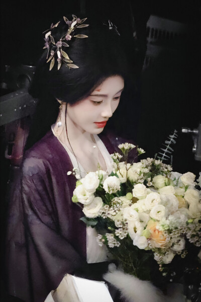月鳞绮纪