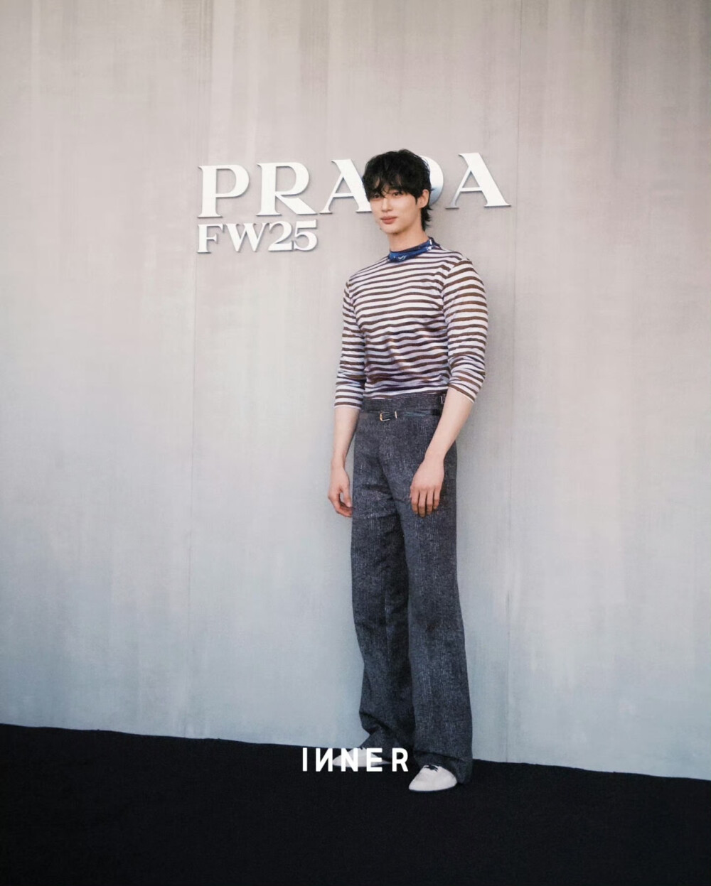 边佑锡
prada