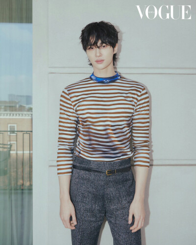 边佑锡
prada
