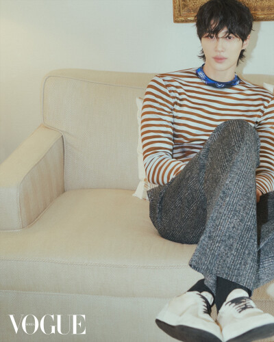 边佑锡
prada