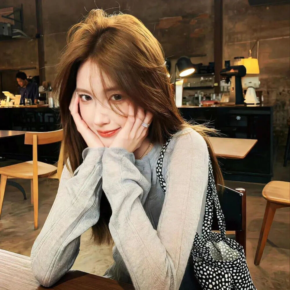 女生头像【网图侵删】