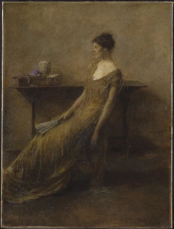 Thomas Wilmer Dewing：金衣女士，约 1912 年，纽约布鲁克林博物馆