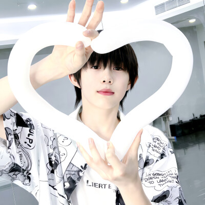 陈奕恒自修头像