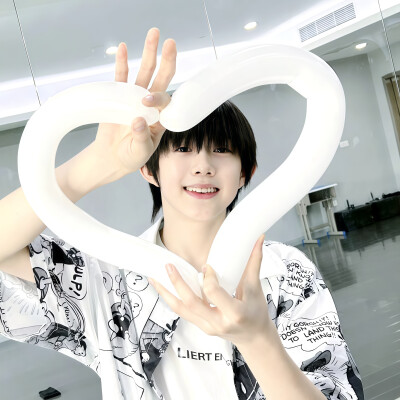 陈奕恒自修头像