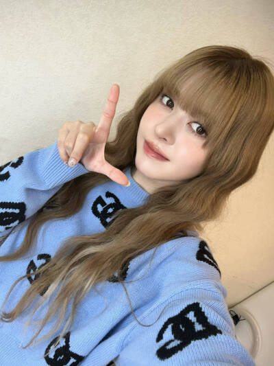 ）LILY 朴珍
