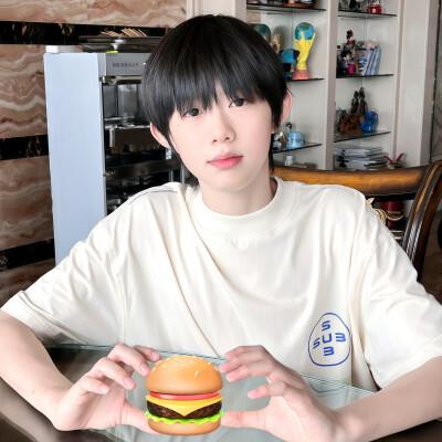 陈奕恒自修头像