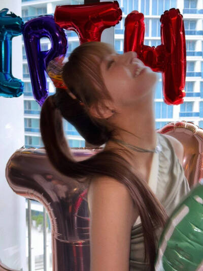 LILY 朴珍