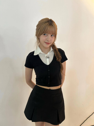 LILY 朴珍
