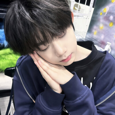 陈奕恒自修头像