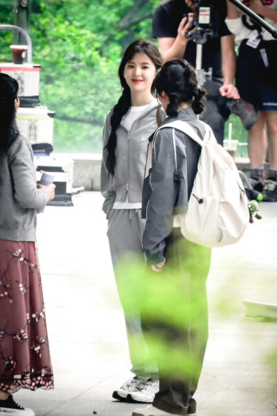 cr.如沐南风_章若楠