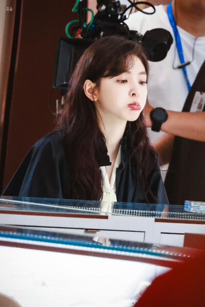 cr.如沐南风_章若楠