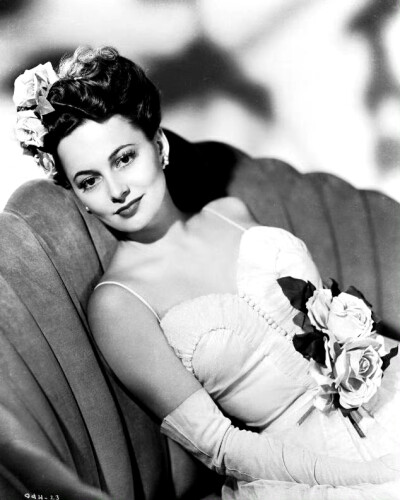 上世纪四十年代，女演员Olivia de Havilland（奥利维娅·德哈维兰）。代表作有《乱世佳人》、《女继承人》、《罗宾汉历险记》、《仲夏夜之梦》、《我所追逐的是爱情》、《最毒妇人心》等。 ​​​