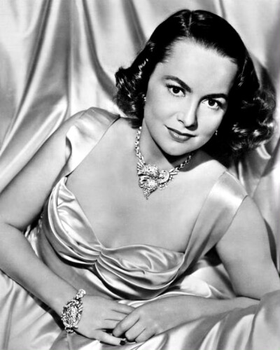 上世纪四十年代，女演员Olivia de Havilland（奥利维娅·德哈维兰）。代表作有《乱世佳人》、《女继承人》、《罗宾汉历险记》、《仲夏夜之梦》、《我所追逐的是爱情》、《最毒妇人心》等。 ​​​