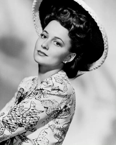 上世纪四十年代，女演员Olivia de Havilland（奥利维娅·德哈维兰）。代表作有《乱世佳人》、《女继承人》、《罗宾汉历险记》、《仲夏夜之梦》、《我所追逐的是爱情》、《最毒妇人心》等。 ​​​