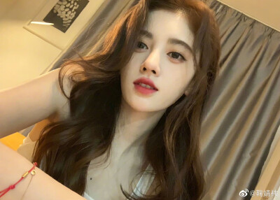 鞠婧祎围脖图片