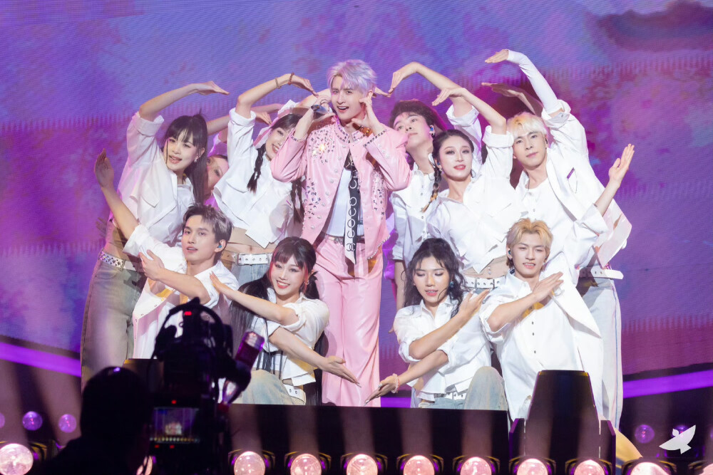 张远 粉色衣服 蓝色衣服 红色衣服 三巡白演唱会