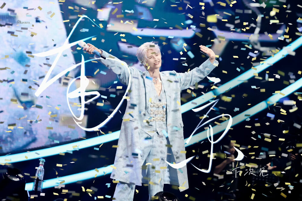 可爱的软软远远鸟日记 蓝色衣服粉色衣服张远