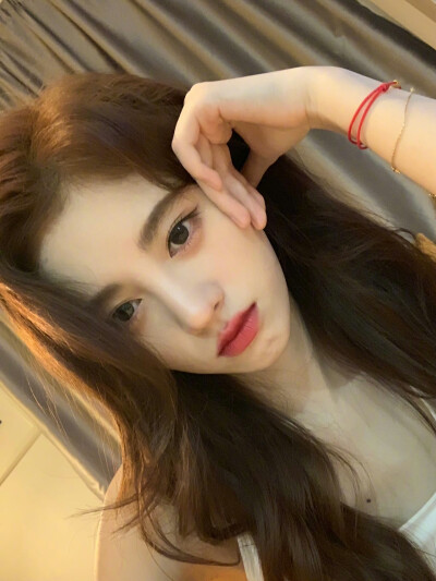 鞠婧祎围脖图片