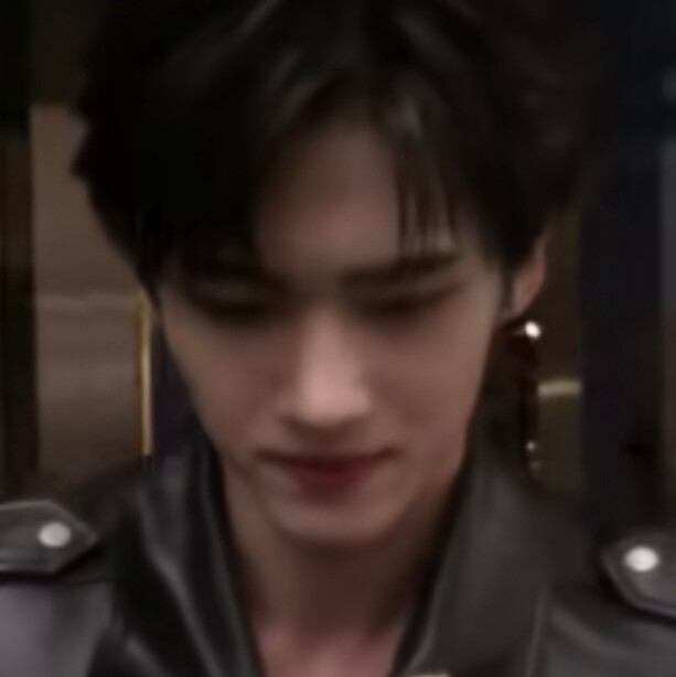 闫桉