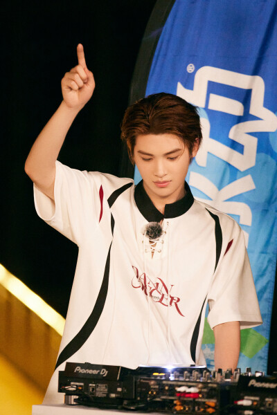 黄明昊