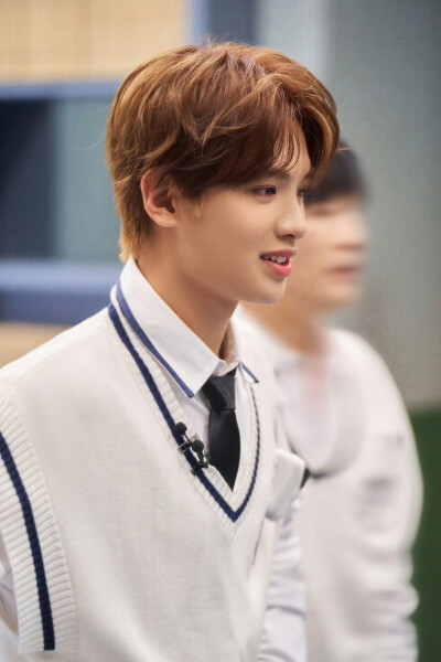 黄明昊