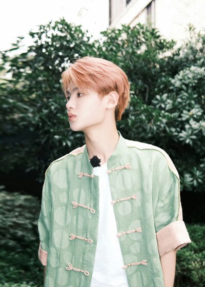 黄明昊