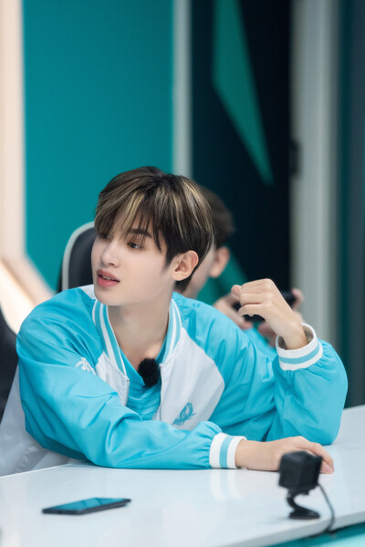 黄明昊