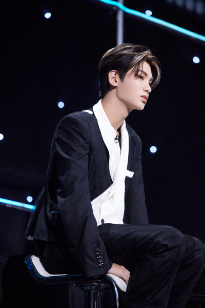 黄明昊