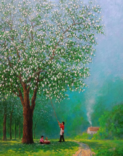 春日林间，繁花满树。一人执绳轻晃，一人席地而坐，不远处炊烟袅袅。时光在此刻慢下来，每一丝空气都弥漫着宁静与美好。