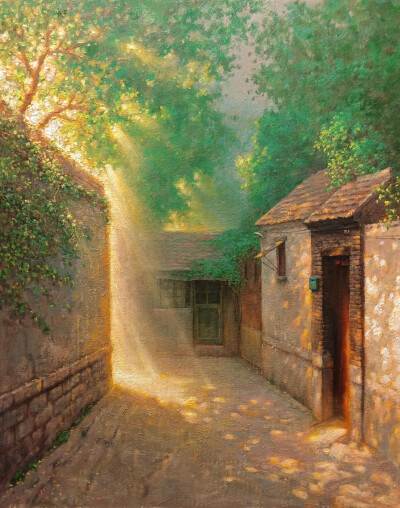 阳光倾落小巷，光影摇曳。这是时光深处的一隅，藏着不为人知的故事。
砖石路蜿蜒，墙壁粗糙，门窗透着古朴。它们静静诉说着曾经的烟火日常。
漫步于此，仿若穿越时空，在宁静中邂逅旧日的温柔。